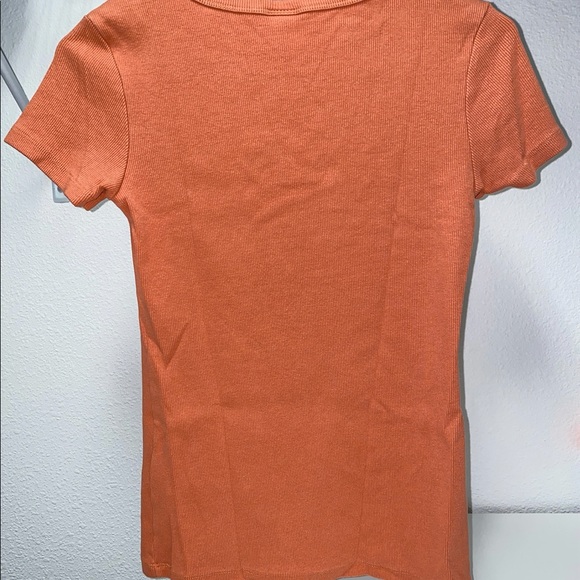 H&M Basic Tee - Picture 2 of 4